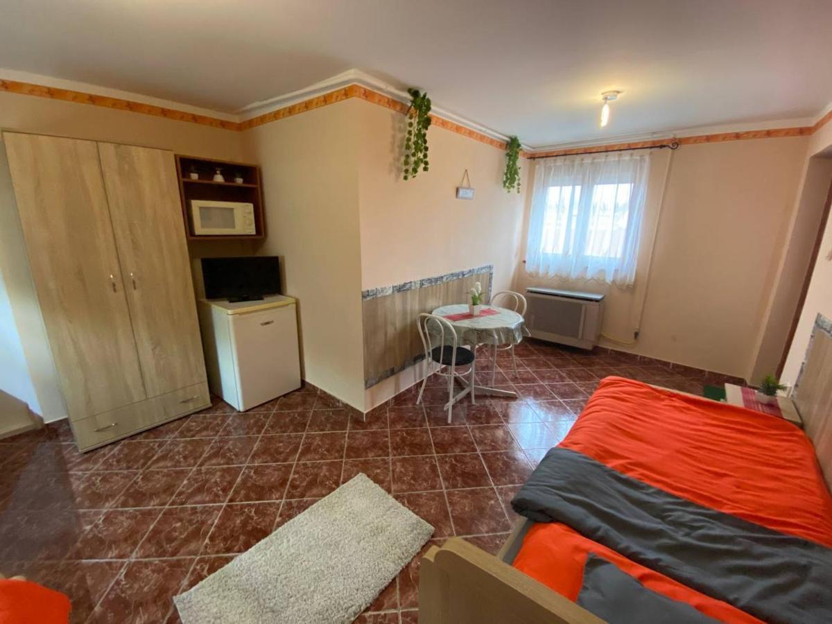 Hajnal Apartman Hajdúszoboszló Buitenkant foto