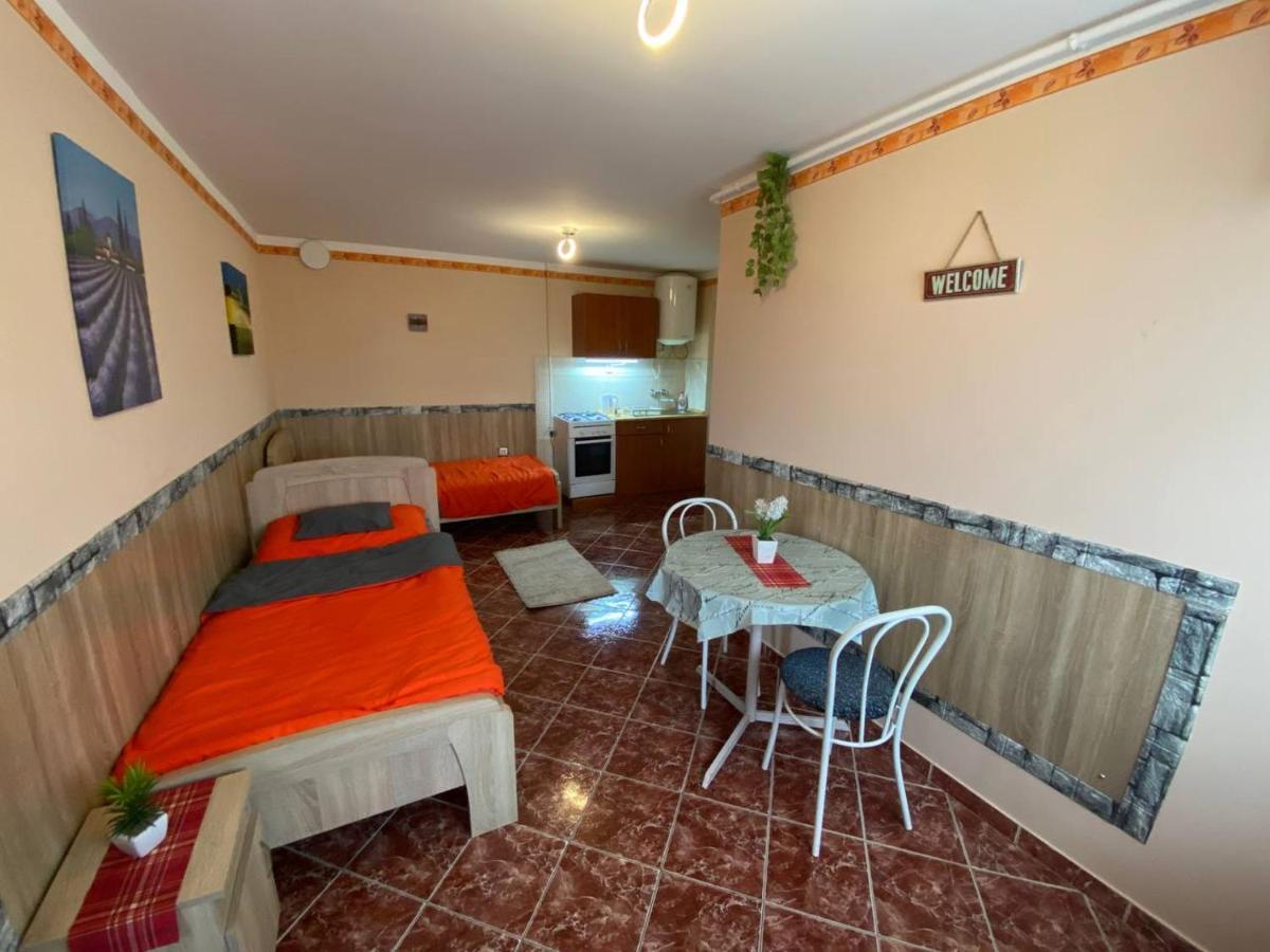 Hajnal Apartman Hajdúszoboszló Buitenkant foto