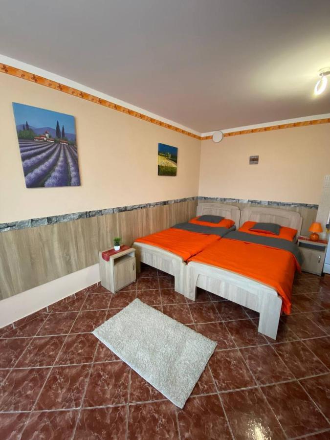 Hajnal Apartman Hajdúszoboszló Buitenkant foto