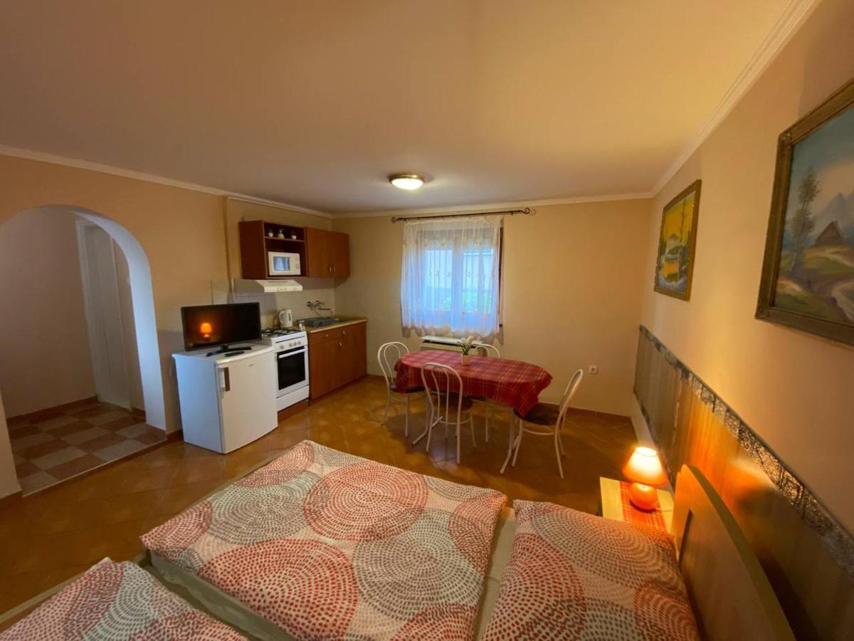 Hajnal Apartman Hajdúszoboszló Buitenkant foto