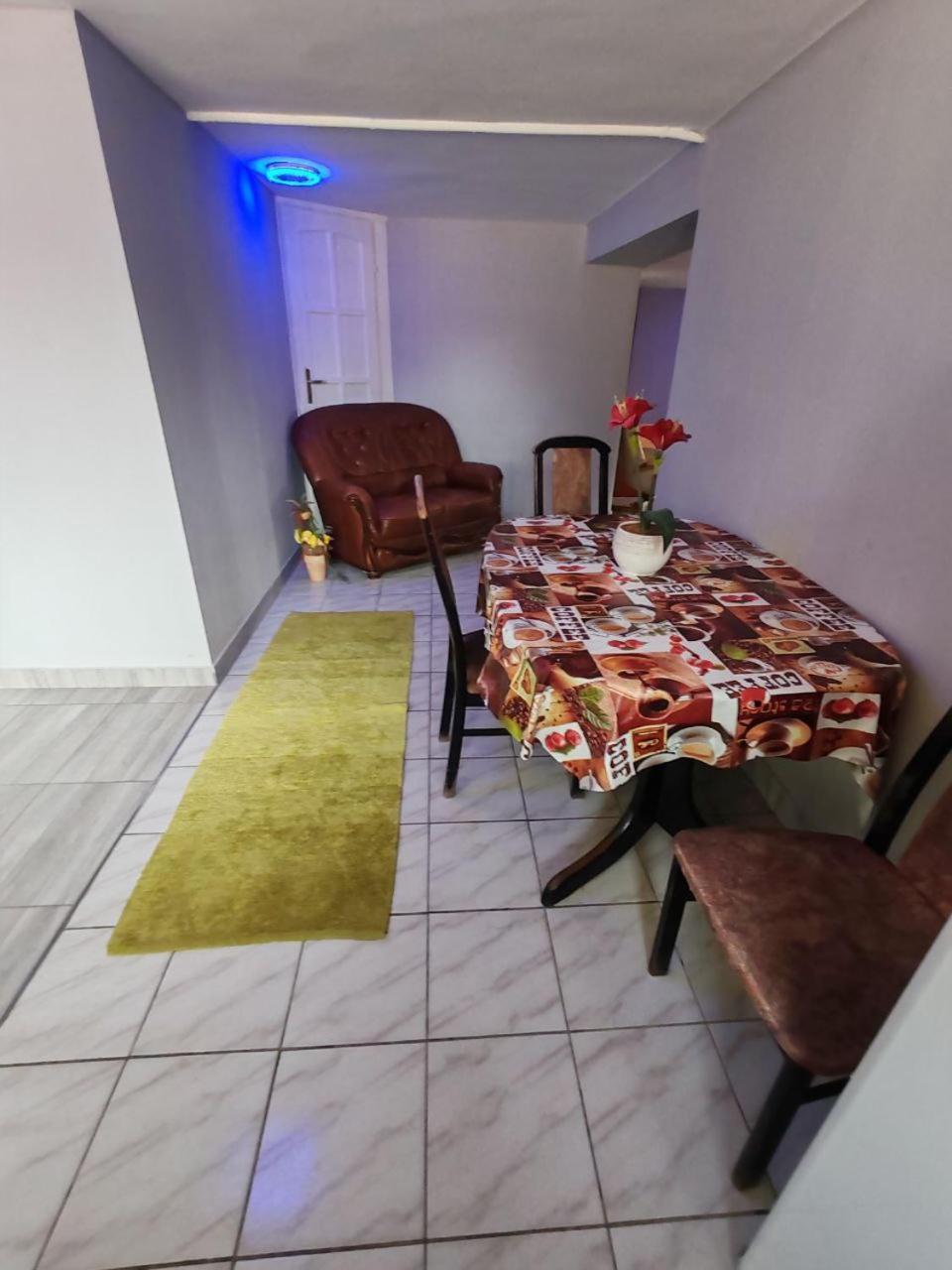 Hajnal Apartman Hajdúszoboszló Buitenkant foto