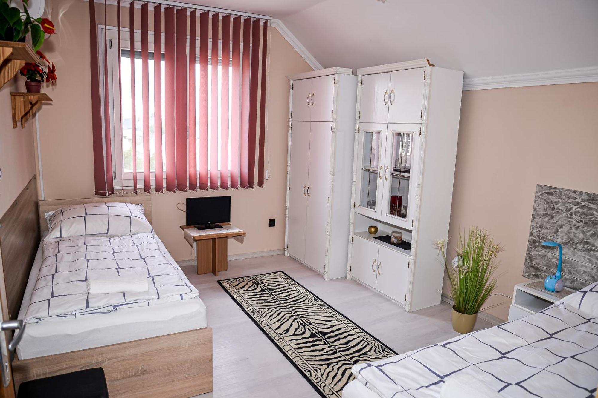 Hajnal Apartman Hajdúszoboszló Buitenkant foto