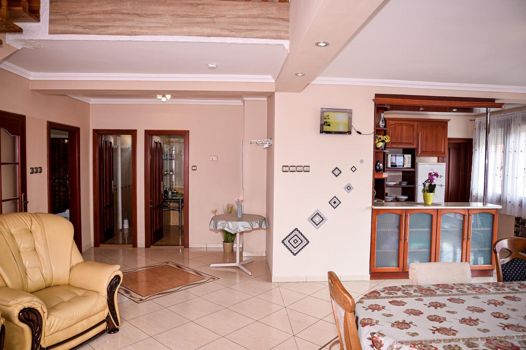 Hajnal Apartman Hajdúszoboszló Buitenkant foto